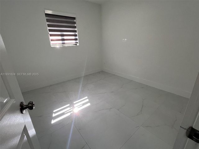 5470 W 8th Ln, Hialeah, FL 33012