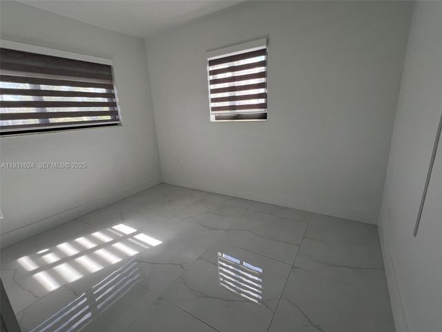 5470 W 8th Ln, Hialeah, FL 33012