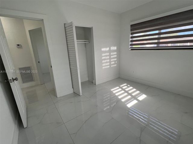 5470 W 8th Ln, Hialeah, FL 33012