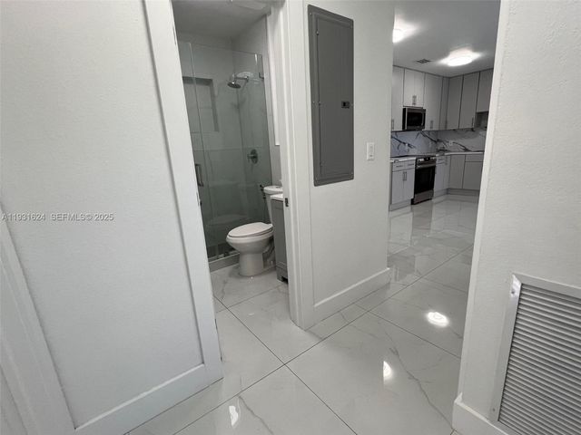 5470 W 8th Ln, Hialeah, FL 33012