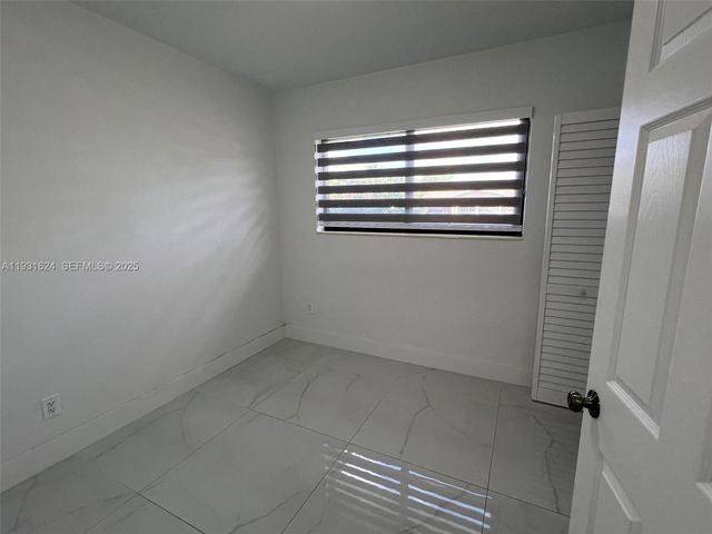 5470 W 8th Ln, Hialeah, FL 33012