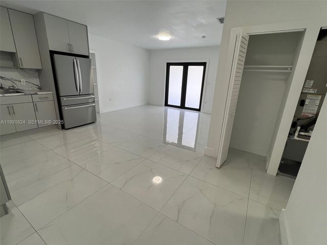 5470 W 8th Ln, Hialeah, FL 33012