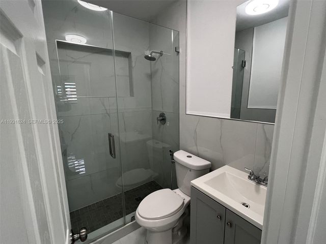 5470 W 8th Ln, Hialeah, FL 33012