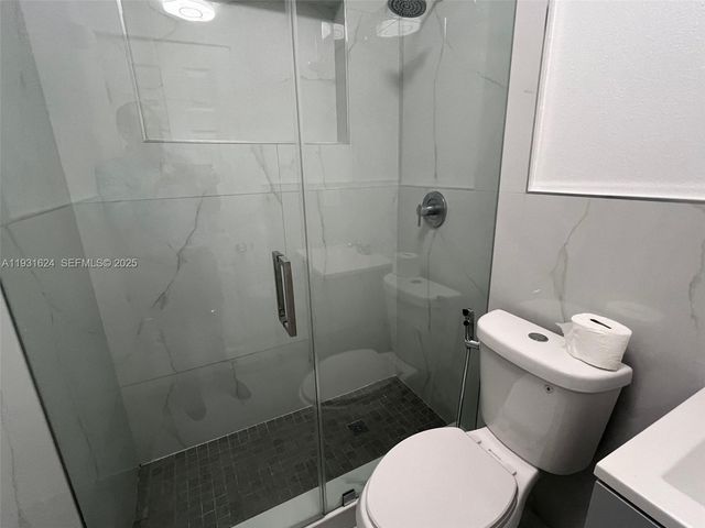 5470 W 8th Ln, Hialeah, FL 33012
