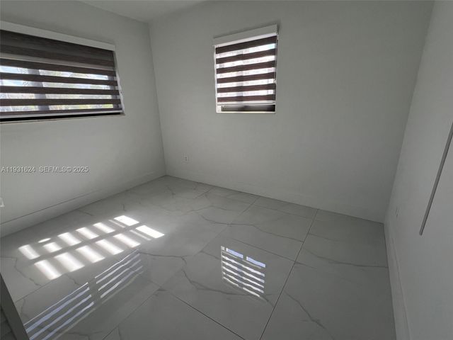 5470 W 8th Ln, Hialeah, FL 33012