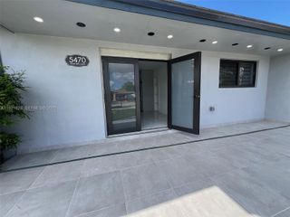 5470 W 8th Ln, Hialeah, FL 33012