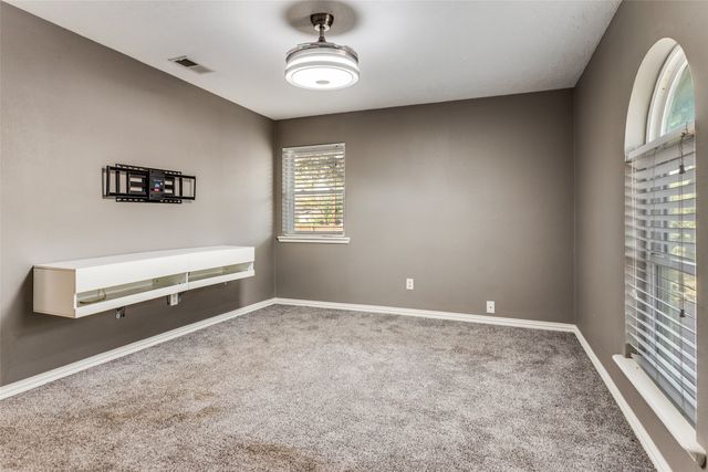 102 Hillside Drive W, Burleson, TX 76028