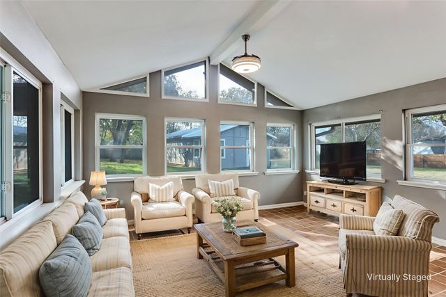 102 Hillside Drive W, Burleson, TX 76028