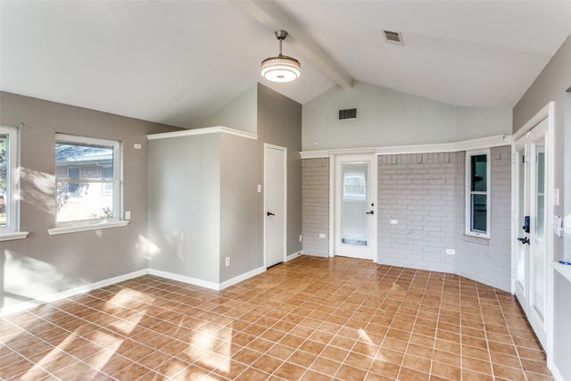 102 Hillside Drive W, Burleson, TX 76028