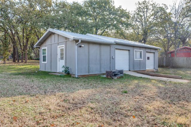 102 Hillside Drive W, Burleson, TX 76028