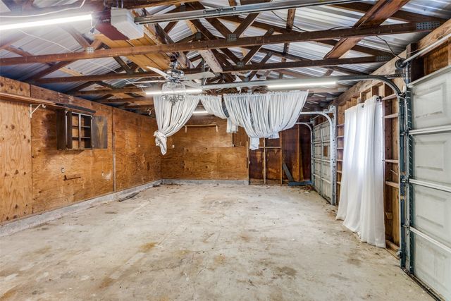 102 Hillside Drive W, Burleson, TX 76028