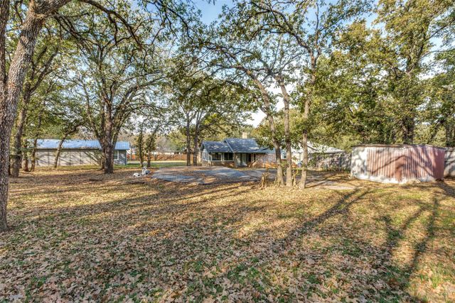 102 Hillside Drive W, Burleson, TX 76028