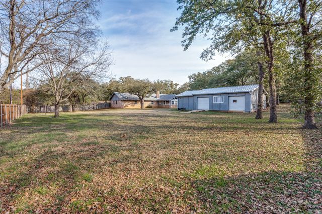 102 Hillside Drive W, Burleson, TX 76028