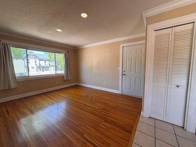 423 W 31st Street 102, Minneapolis, MN 55408