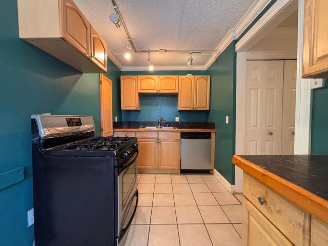423 W 31st Street 102, Minneapolis, MN 55408