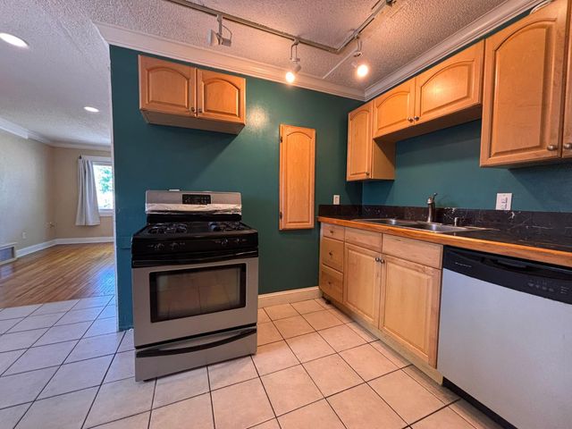 423 W 31st Street 102, Minneapolis, MN 55408