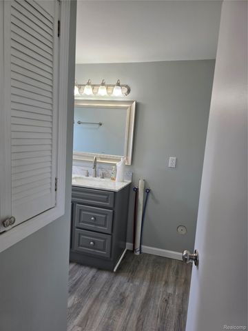 1236 Decamp Street, Burton, MI 48529