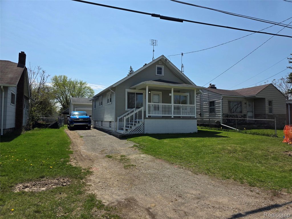1236 Decamp Street, Burton, MI 48529
