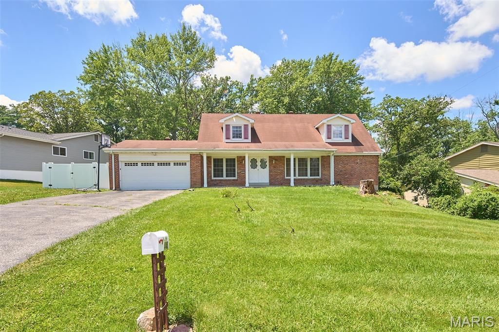 449 Wildwood Parkway, Ballwin, MO 63011
