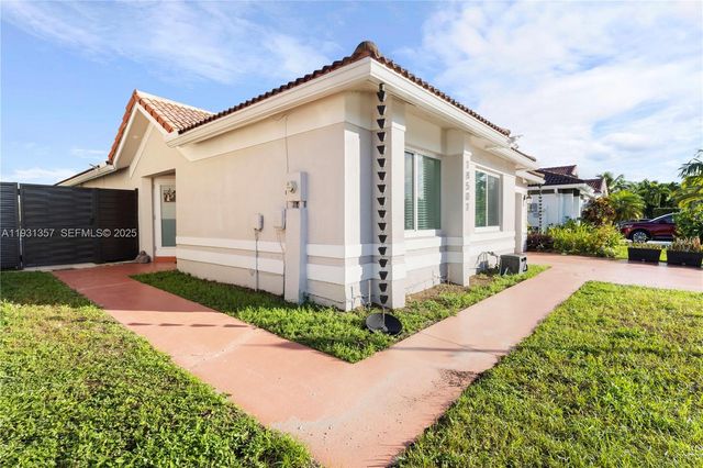 18501 NW 55th Ave, Miami Gardens, FL 33055