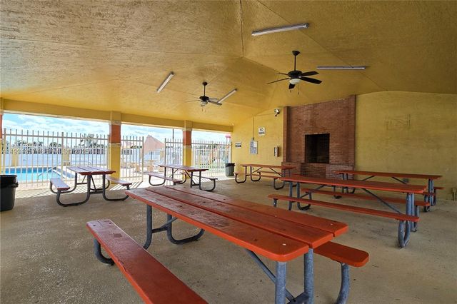 18501 NW 55th Ave, Miami Gardens, FL 33055