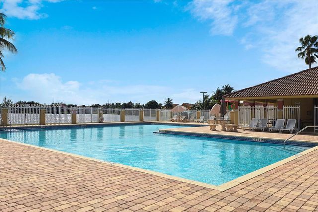 18501 NW 55th Ave, Miami Gardens, FL 33055