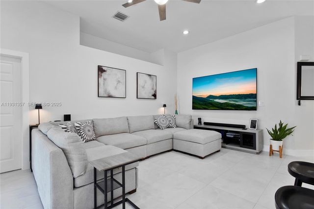 18501 NW 55th Ave, Miami Gardens, FL 33055