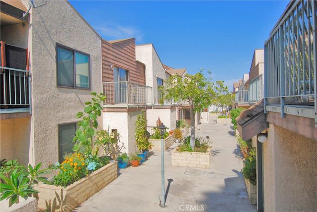 746 N Eucalyptus Avenue 16, Inglewood, CA 90302