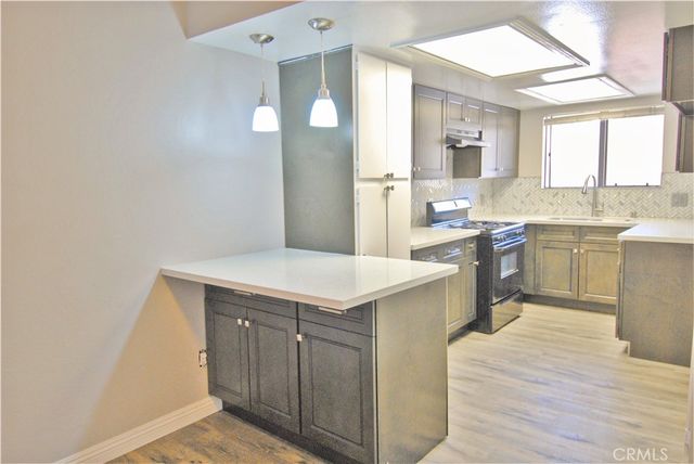 746 N Eucalyptus Avenue 16, Inglewood, CA 90302