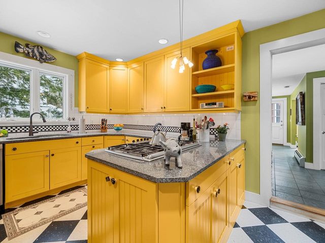 27 Loomis Street, Montpelier, VT 05602