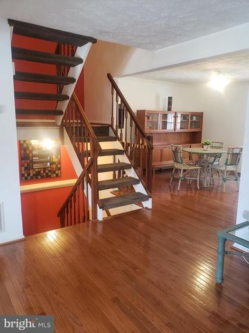 7341 GOLDEN HORSESHOE CT, Springfield, VA 22153