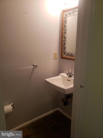 7341 GOLDEN HORSESHOE CT, Springfield, VA 22153