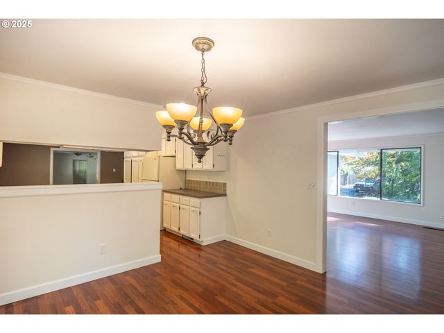 91 North River Dr, Roseburg, OR 97470