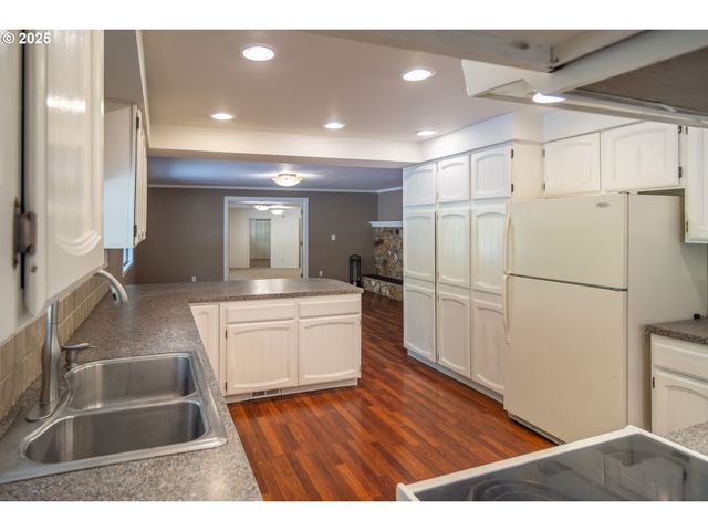 91 North River Dr, Roseburg, OR 97470