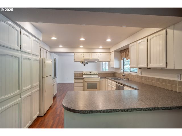 91 North River Dr, Roseburg, OR 97470