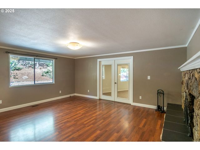 91 North River Dr, Roseburg, OR 97470