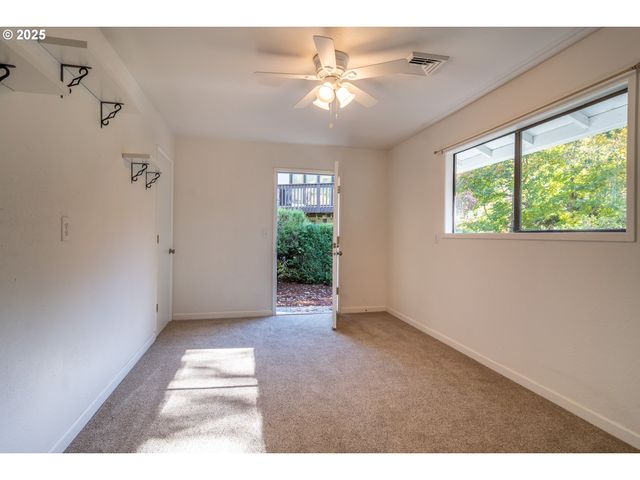 91 North River Dr, Roseburg, OR 97470