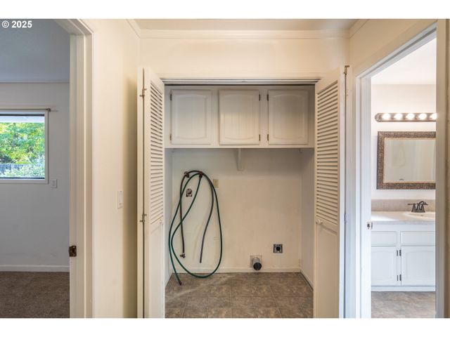 91 North River Dr, Roseburg, OR 97470