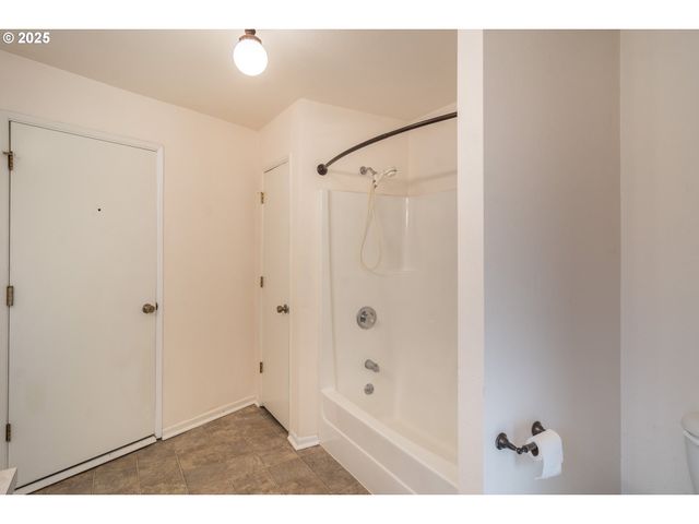 91 North River Dr, Roseburg, OR 97470