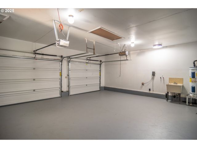 91 North River Dr, Roseburg, OR 97470