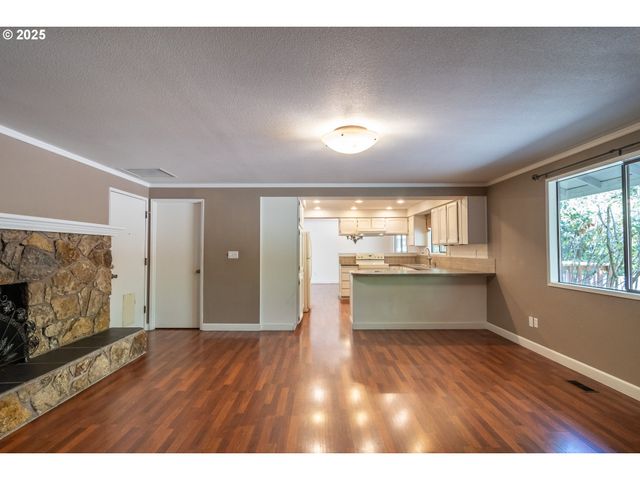 91 North River Dr, Roseburg, OR 97470