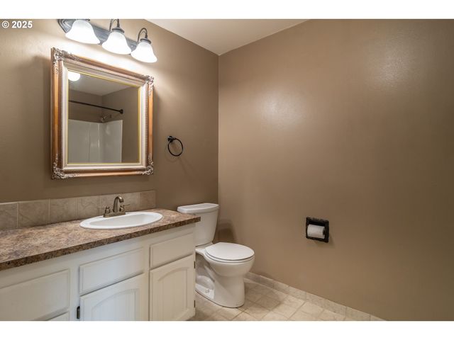 91 North River Dr, Roseburg, OR 97470