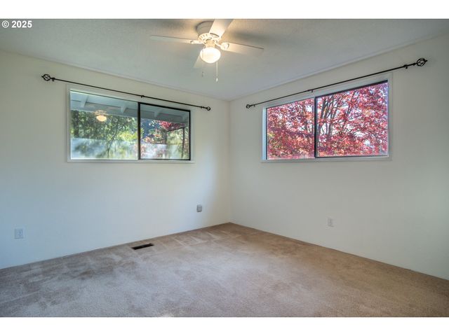 91 North River Dr, Roseburg, OR 97470