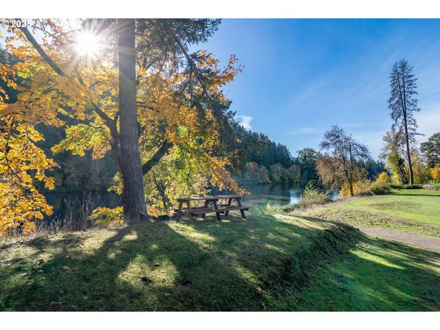 91 North River Dr, Roseburg, OR 97470