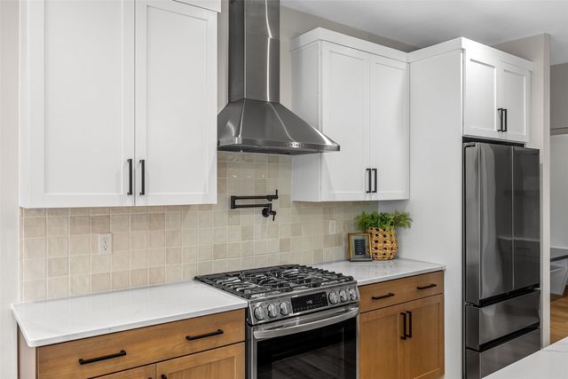 7202 Country Ridge Dr NW, Cedar Rapids, IA 52405