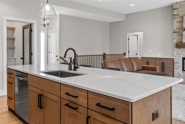 7202 Country Ridge Dr NW, Cedar Rapids, IA 52405