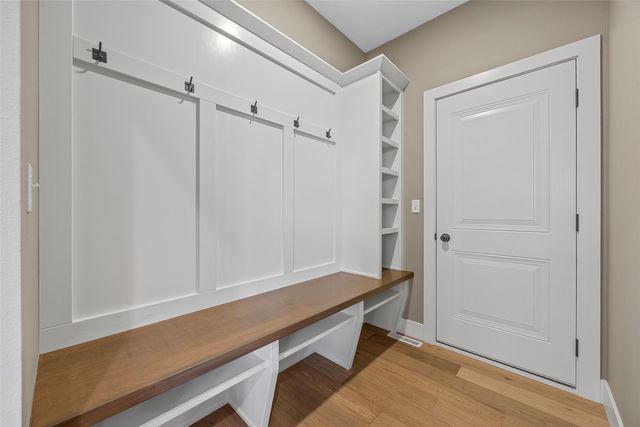 7202 Country Ridge Dr NW, Cedar Rapids, IA 52405
