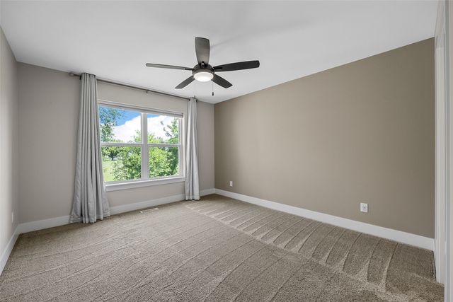7202 Country Ridge Dr NW, Cedar Rapids, IA 52405