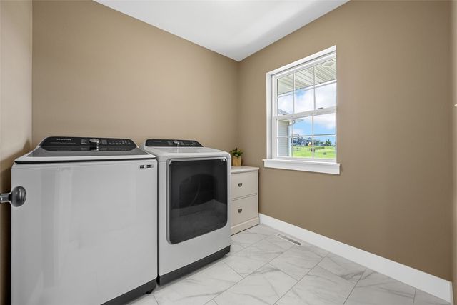 7202 Country Ridge Dr NW, Cedar Rapids, IA 52405