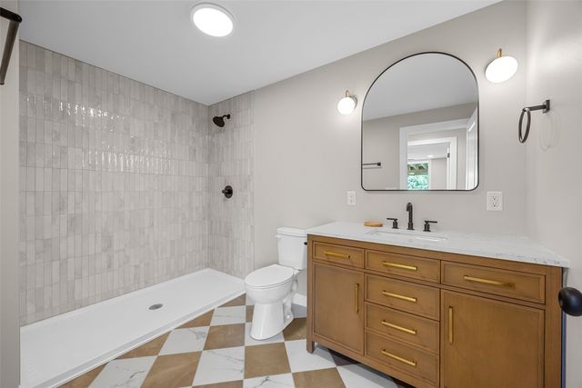 7202 Country Ridge Dr NW, Cedar Rapids, IA 52405